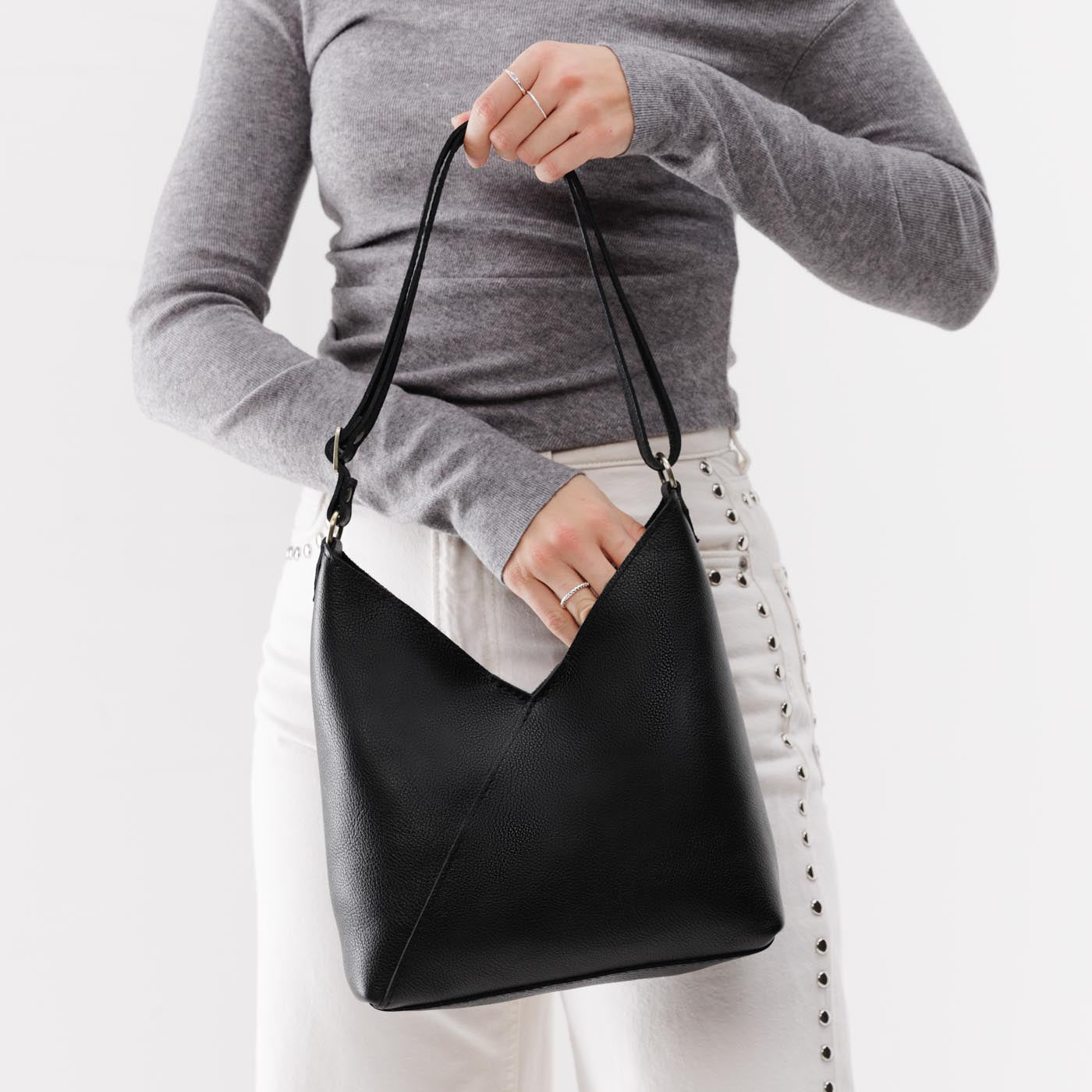 ✨ Premium Leather Shoulder Bag — Timeless Style Meets Everyday Function